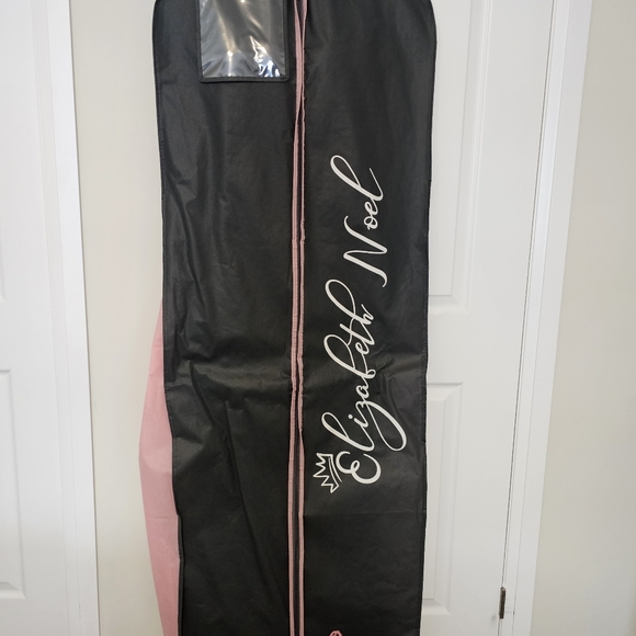 Elegant Black Evening Gown - Picture 4 of 4